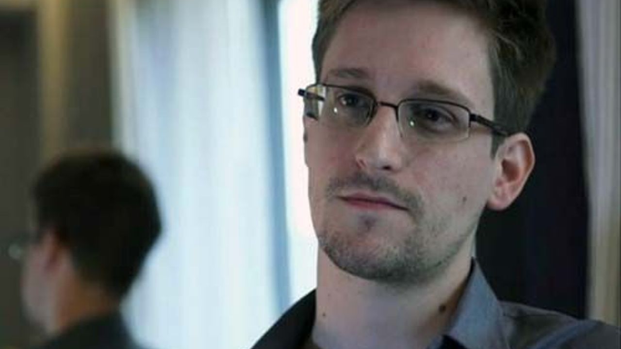 Kremlin says Russian, U.S. security agencies in talks on Snowden
