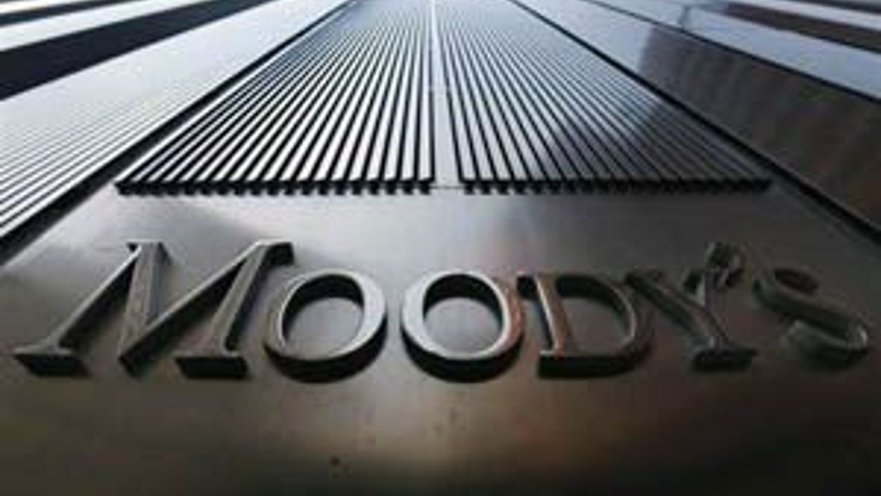 Moody&amp;#039;s eases off threat of U.S. rating cut, affirms Aaa
