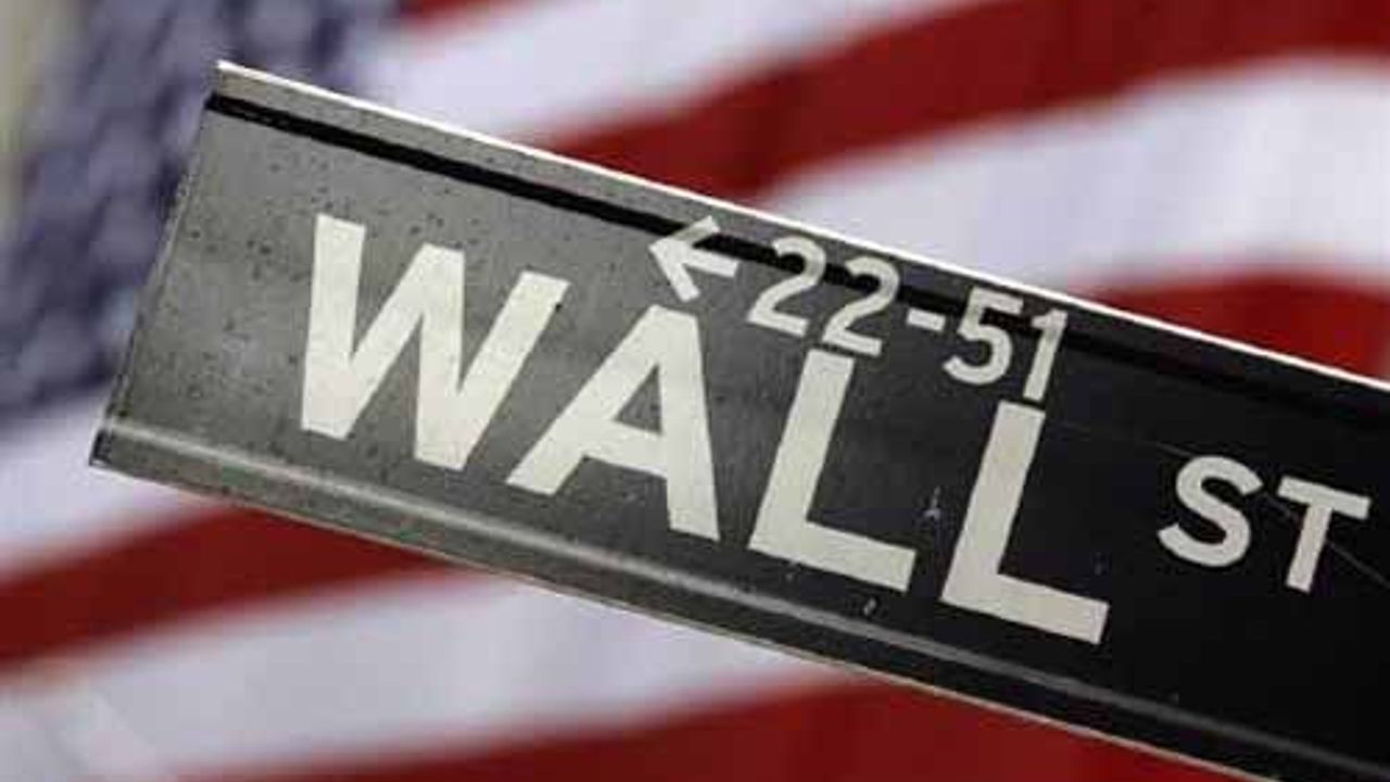 Wall St little changed, on track for weekly decline