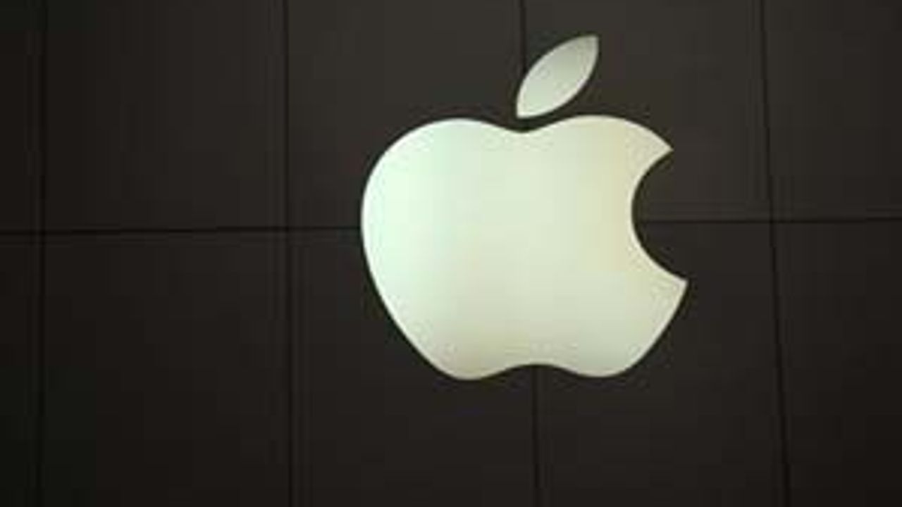 U.S. seeks tighter control over Apple in e-book case