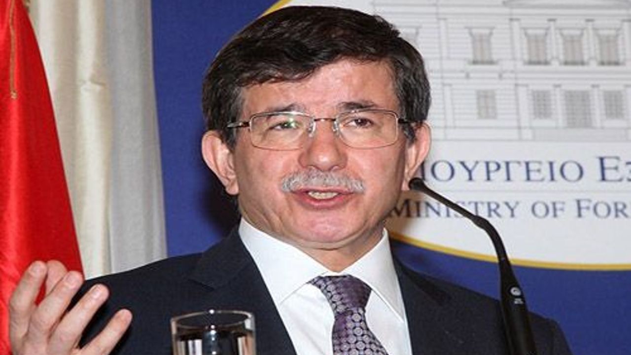 Ahmet Davutoglu meets with his Greek counterpart in Greece