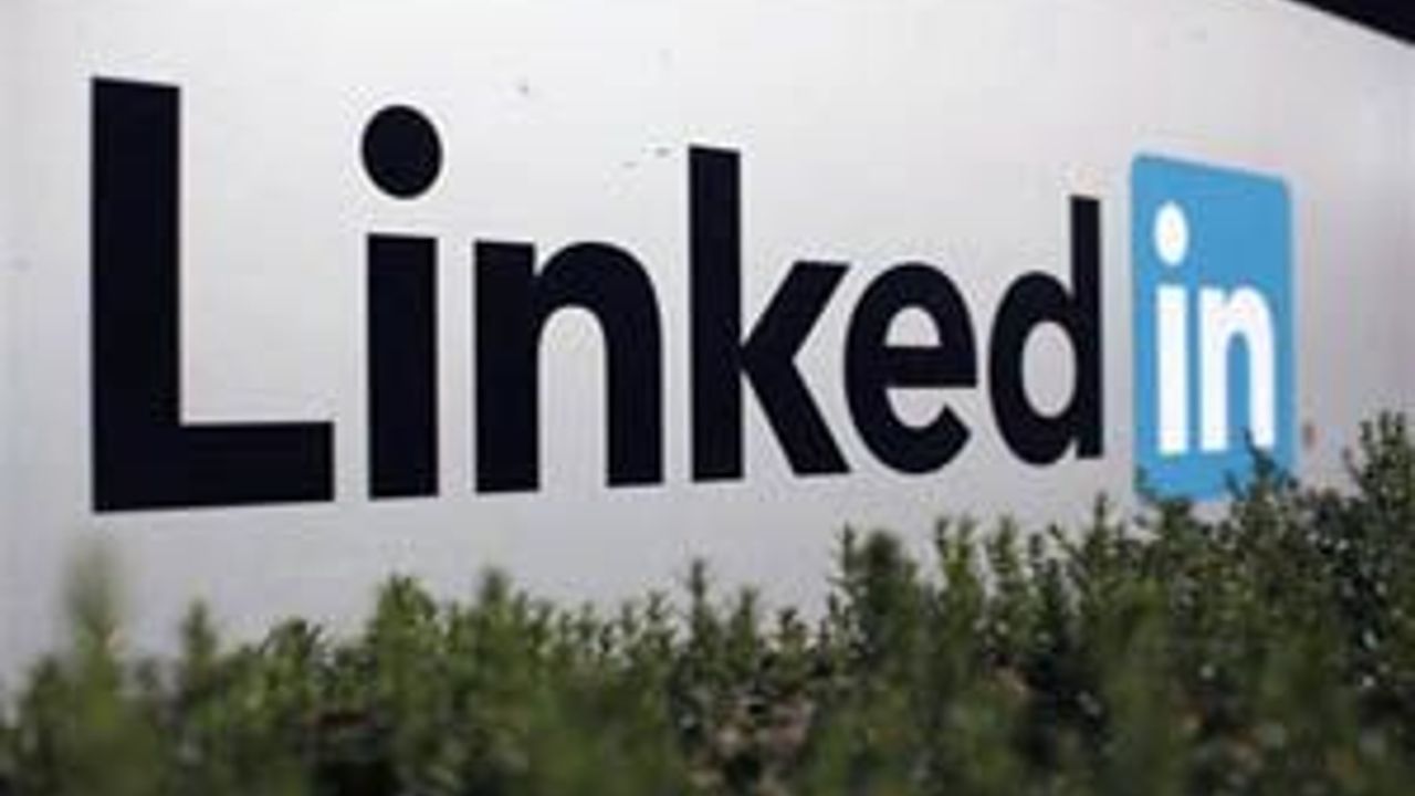 LinkedIn membership and revenue soar, mobile outlook promising