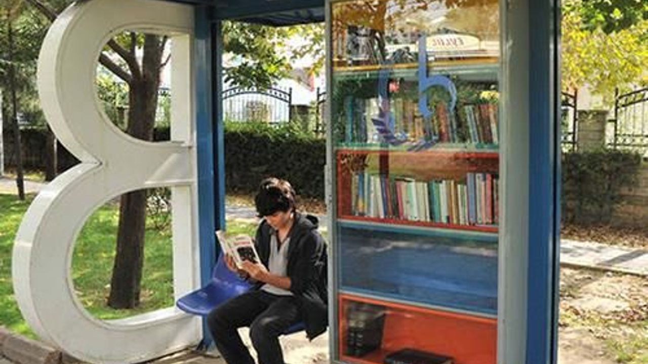 Istanbul&#039;s bus stop libraries, here is Bagcilar