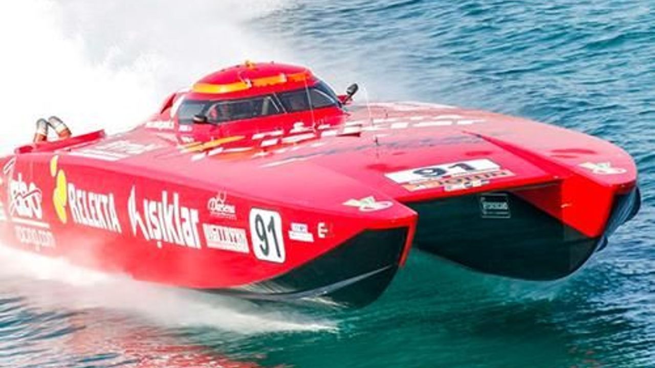 Isik rides high in World Powerboat Champs in Abu Dhabi
