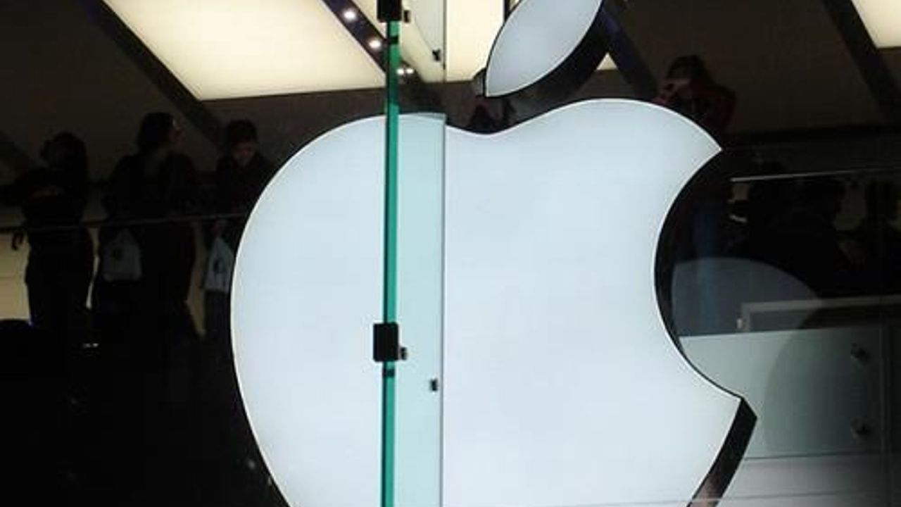 Apple&#039;s new mobile payment system, launched in more than 200,000 stores
