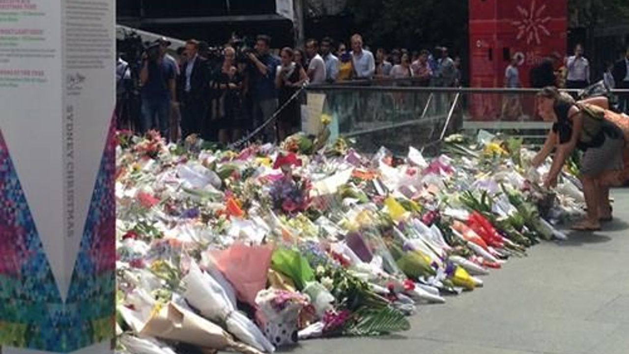 Australia pays tribute to Sydney siege victims