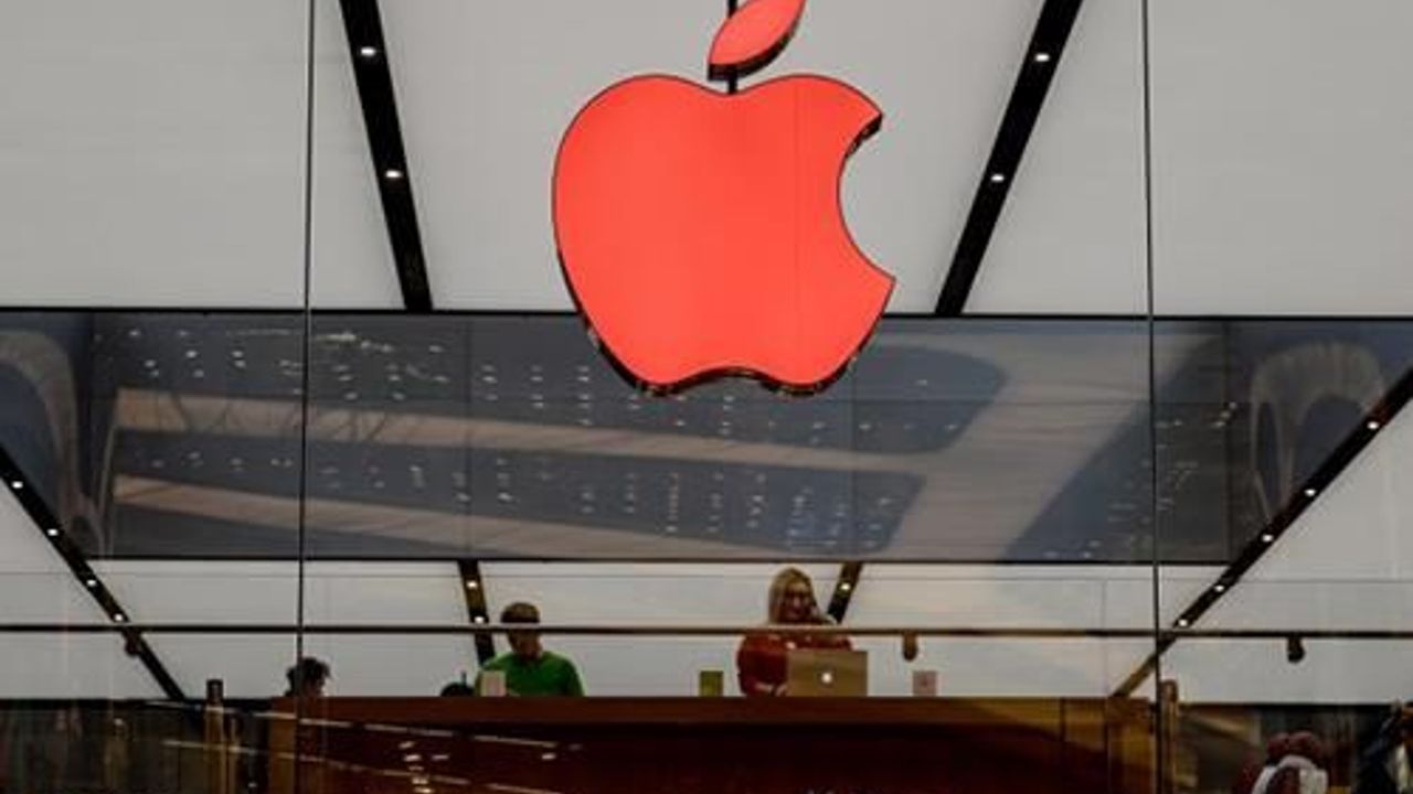 Apple wins antitrust lawsuit, halts online sales in Russia