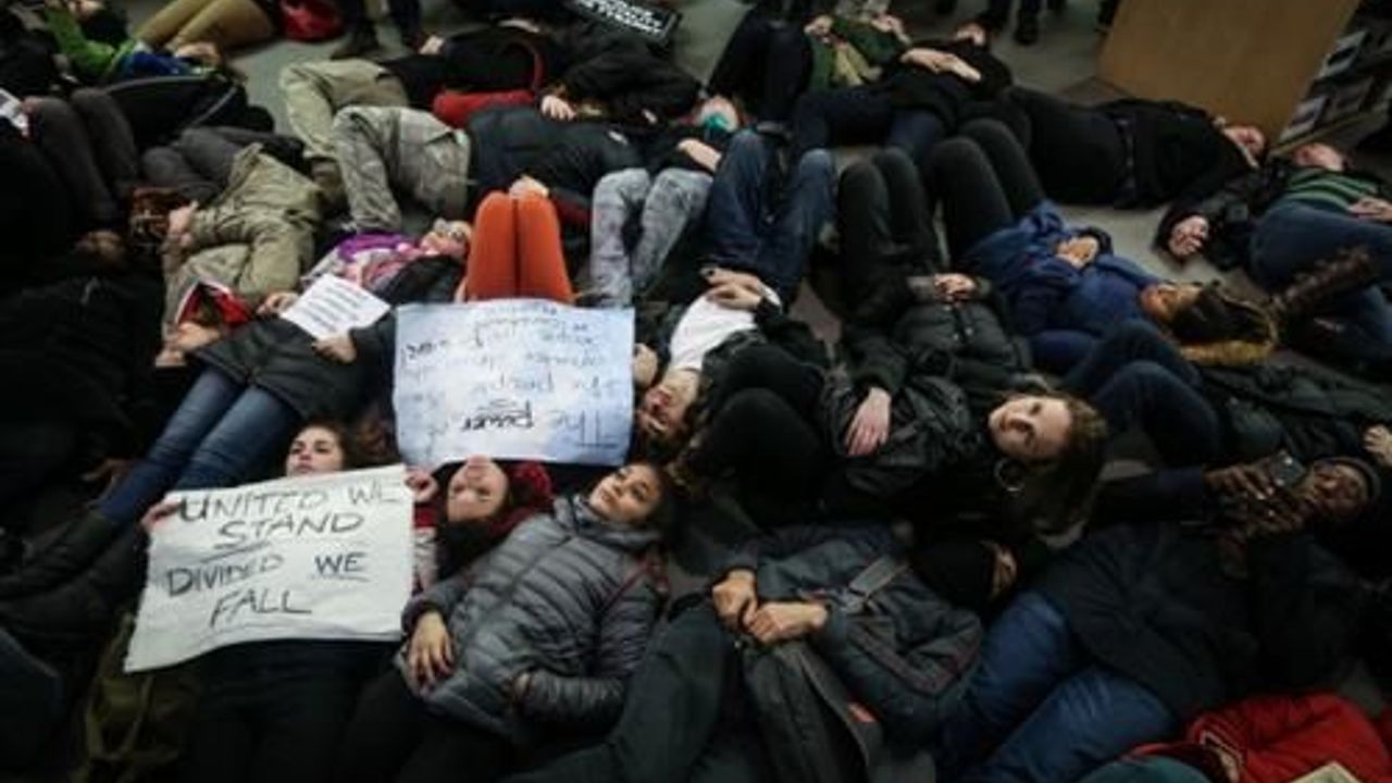 Protests over Eric Garner decision sweep New York