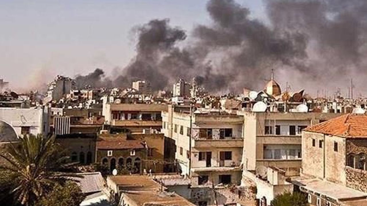 Bomb blast in Syrian border town kills 10, wounds 50