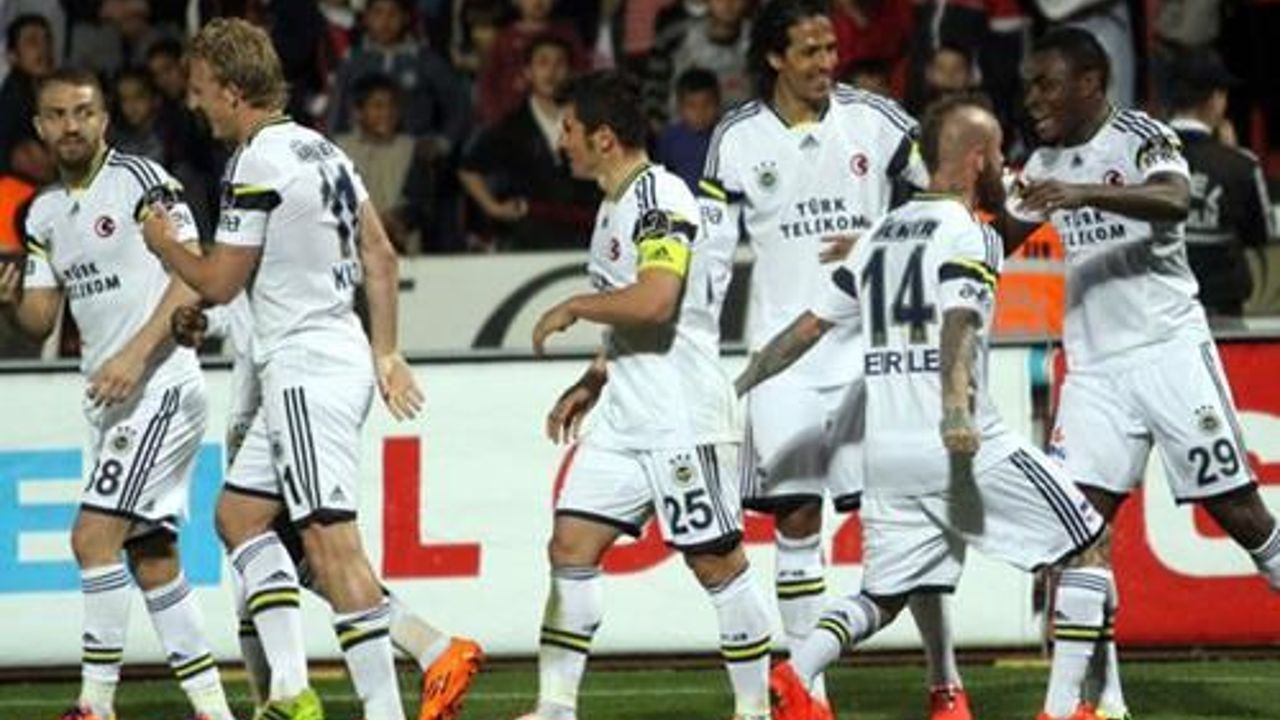 Fenerbahce increase their lead in Turkish Super League