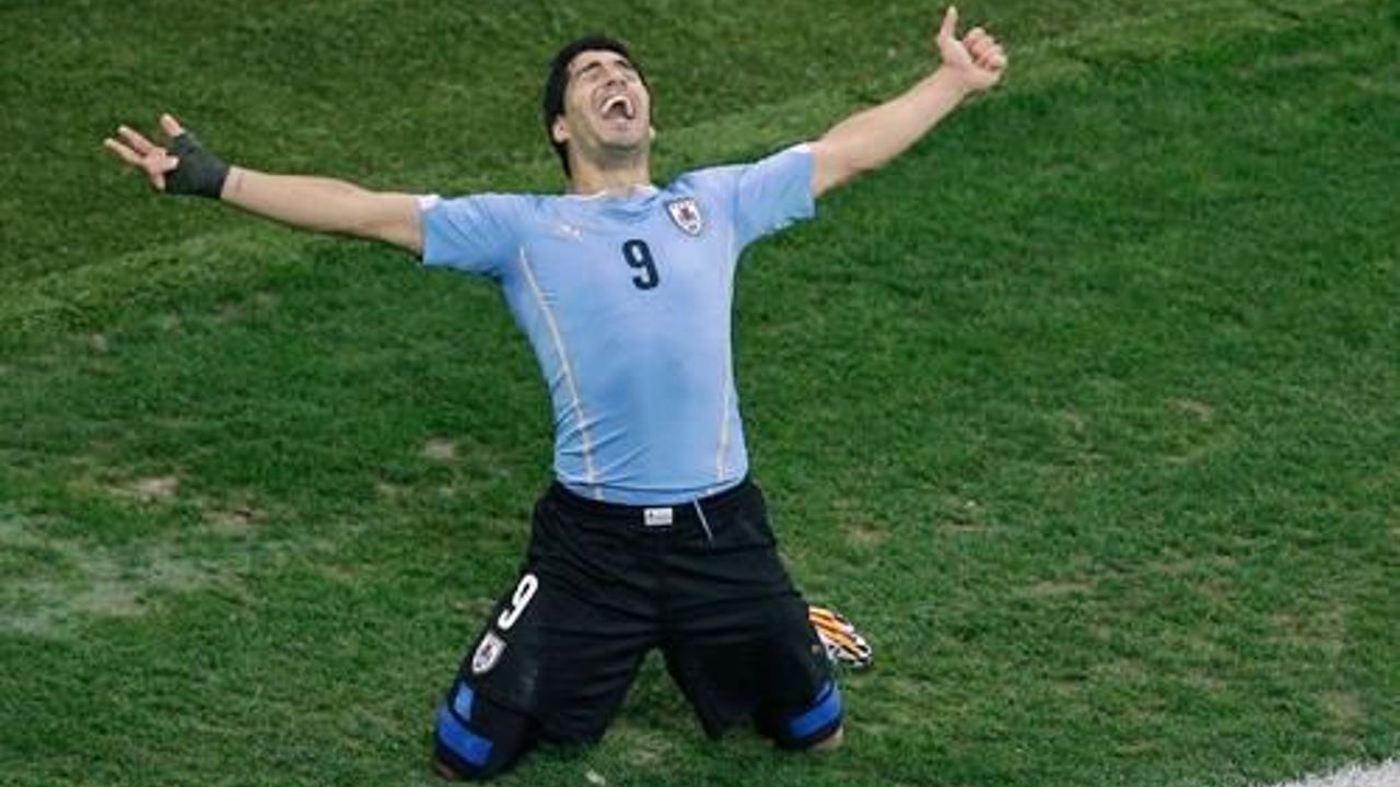 Suarez crushes England&#039;s dreams of World Cup