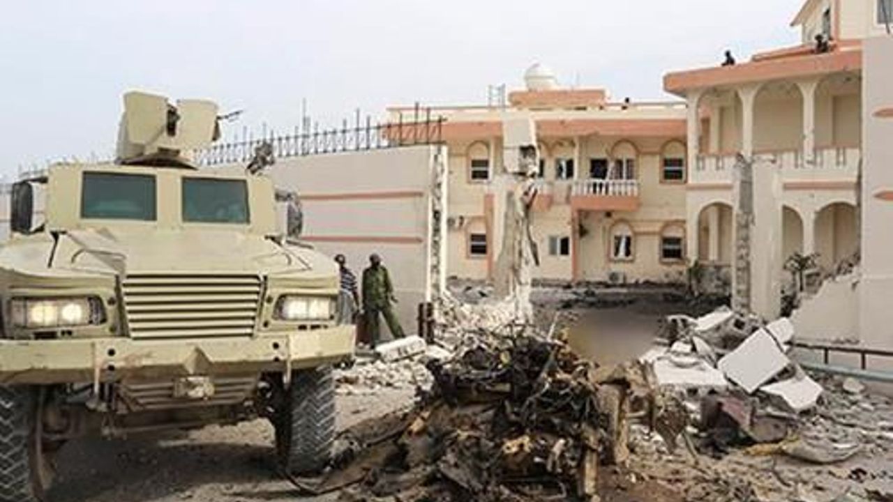 Mogadishu presidential palace rocked by car bomb; 4 killed