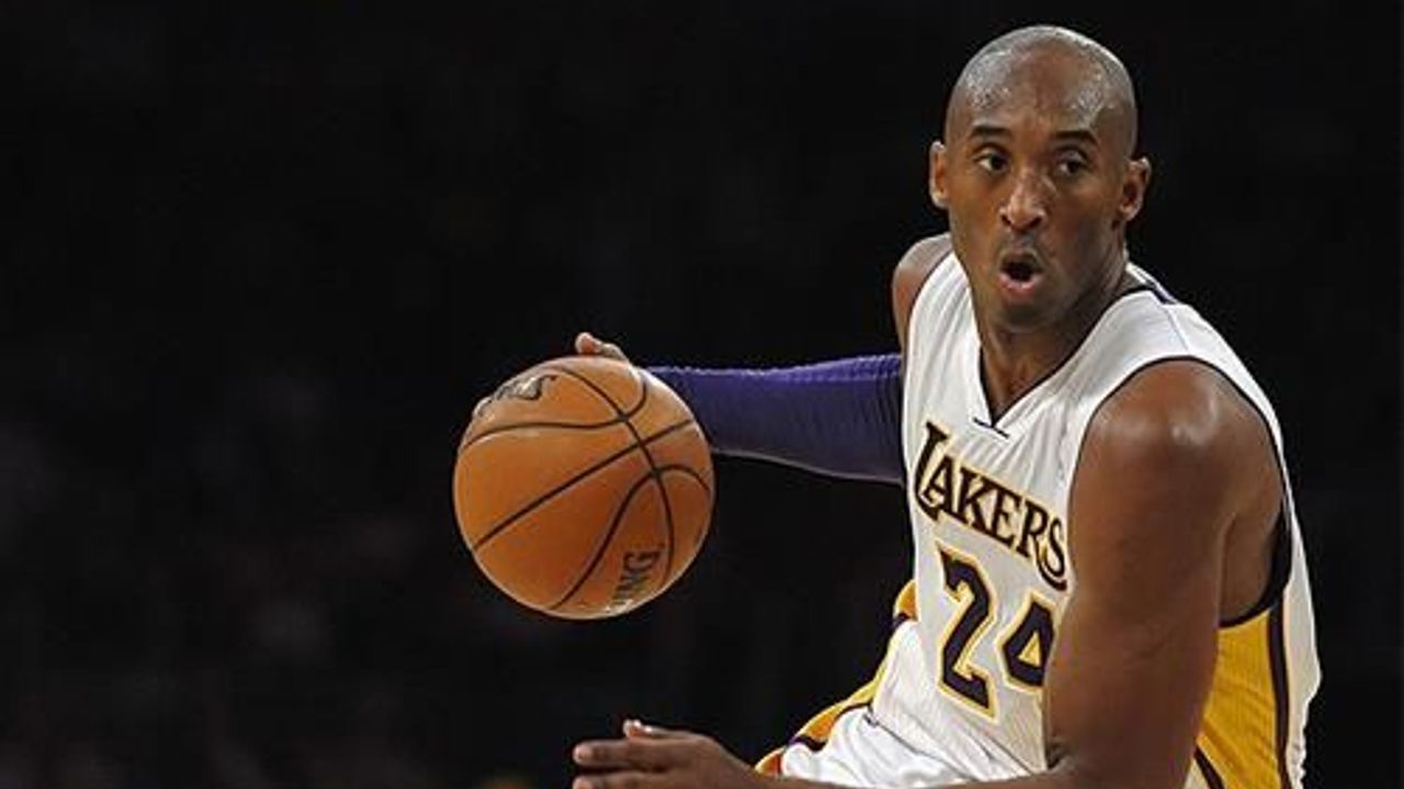 Kobe Bryant injury blow for Los Angeles Lakers