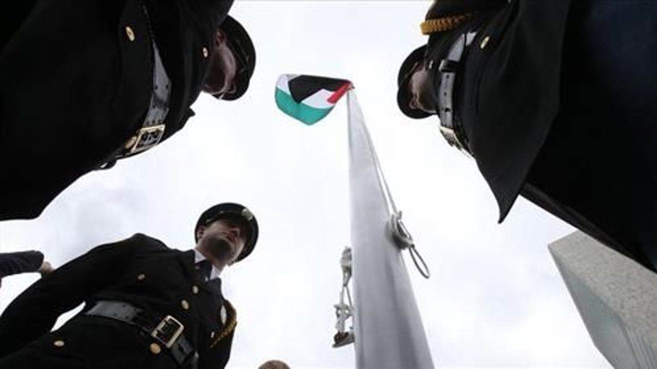 Palestinian flag raised at UN for first time