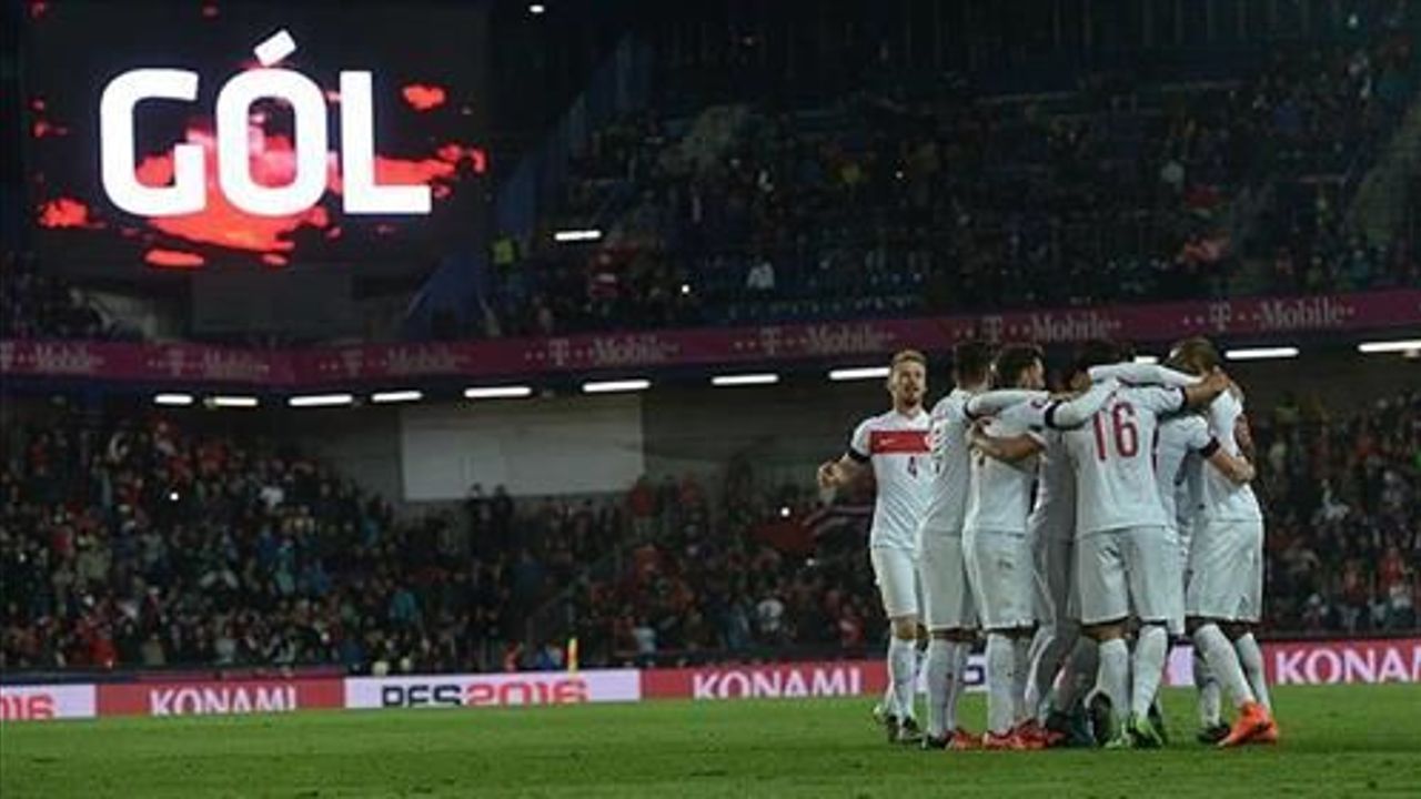 Turkey take giant step for Euro 2016 playoffs