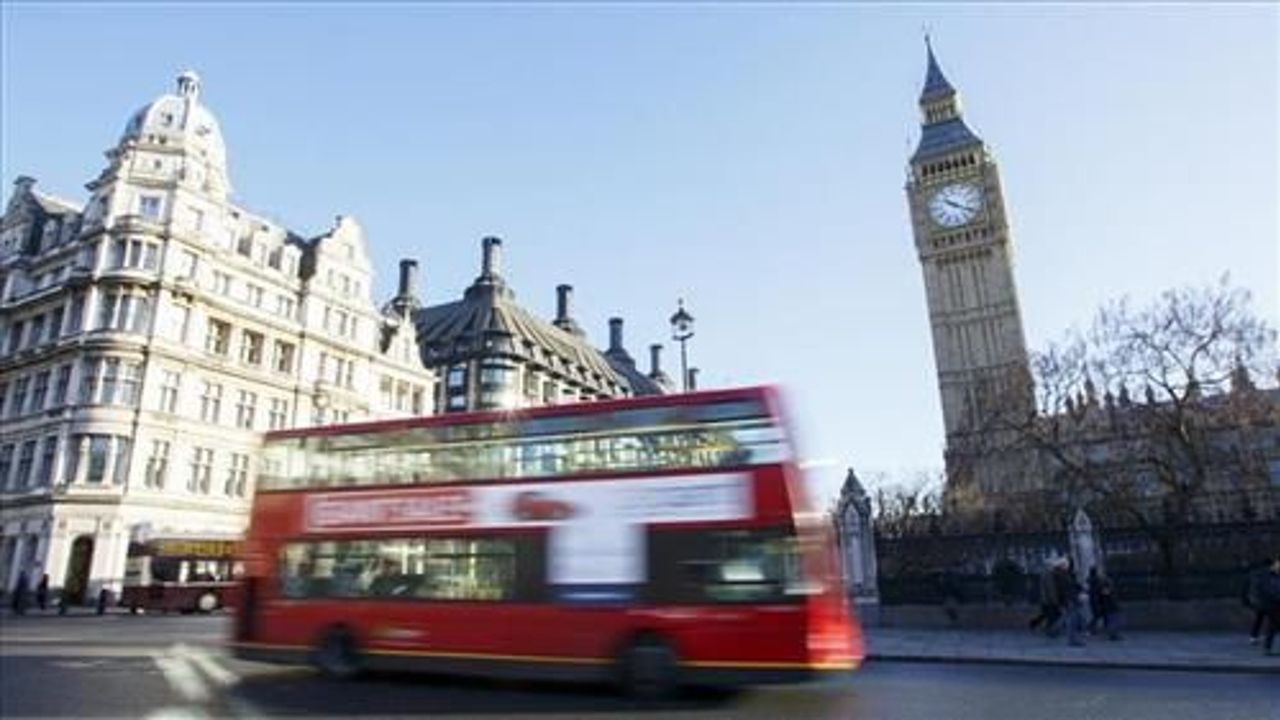 Turkish man targeted in Islamophobic attack on London bus