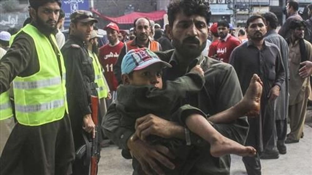 311 killed as powerful quake rocks Pakistan, Afghanistan