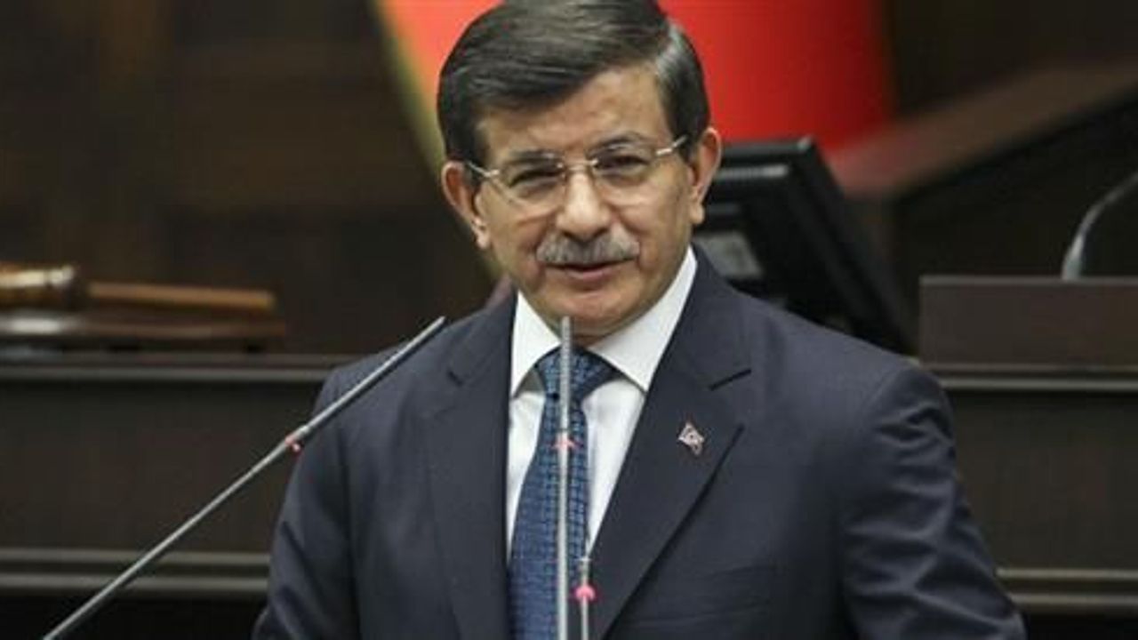 Prime Minister Davutoglu reviews Turkish lira slump