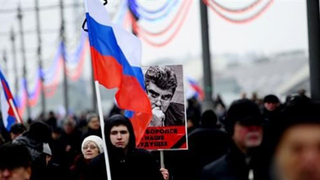 Thousands march in memory of Russia&#039;s slain opposition leader