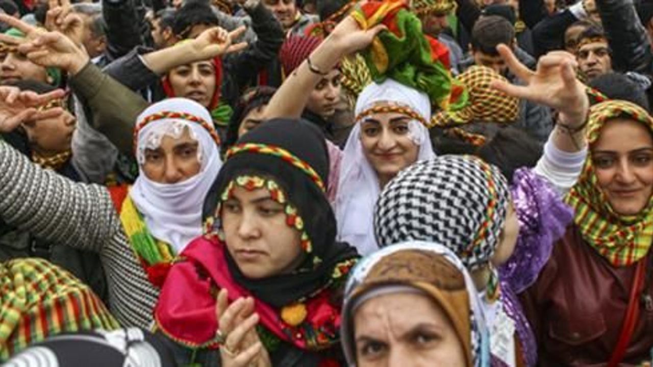 Thousands rally in southeastern Turkey to welcome Newroz