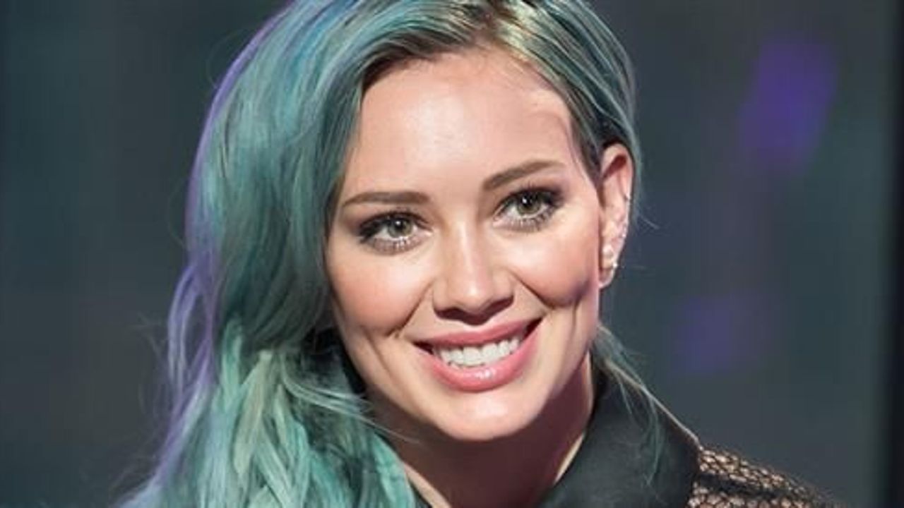 Is this the real reason Hilary Duff dyed her hair blue?