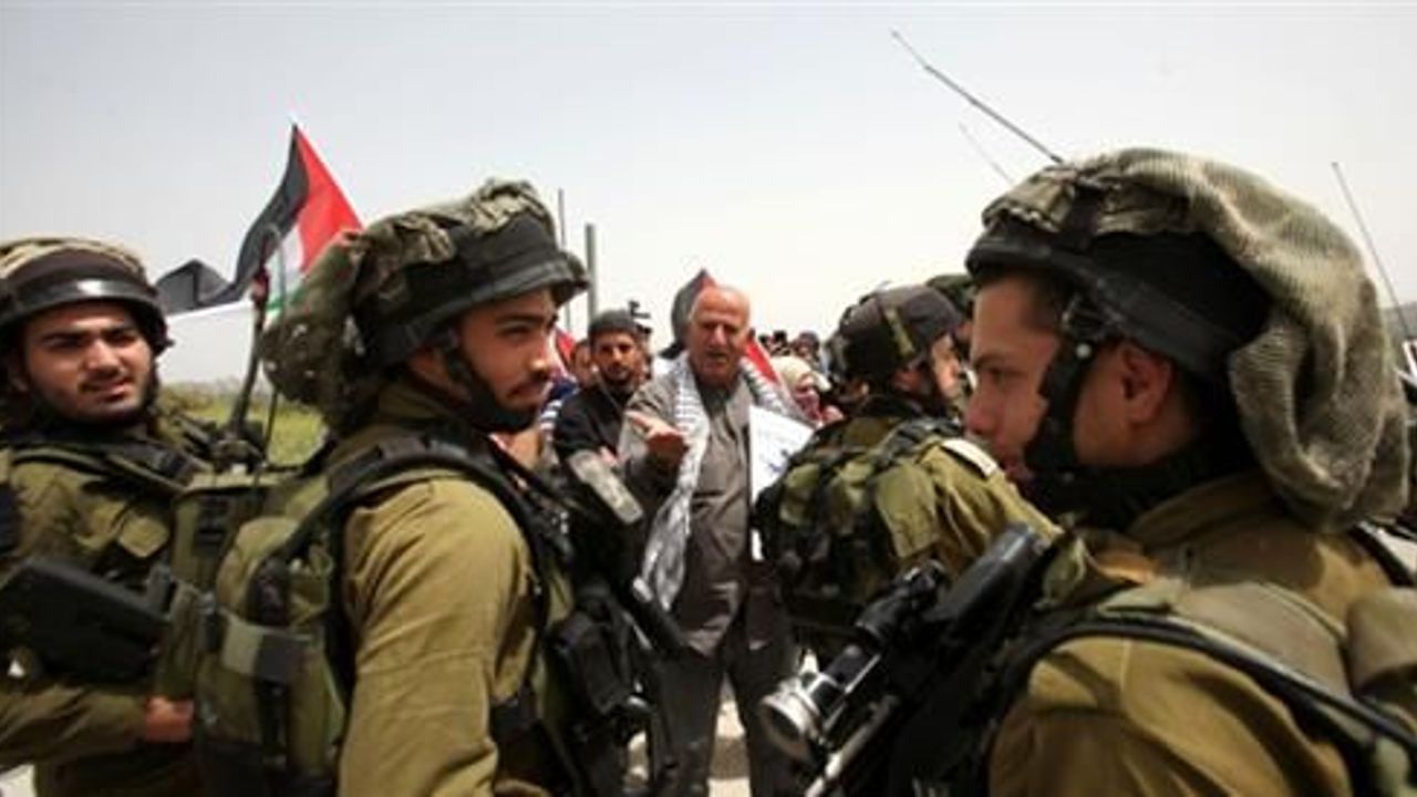 Israeli court sends 5 &#039;freed&#039; Palestinians back to jail