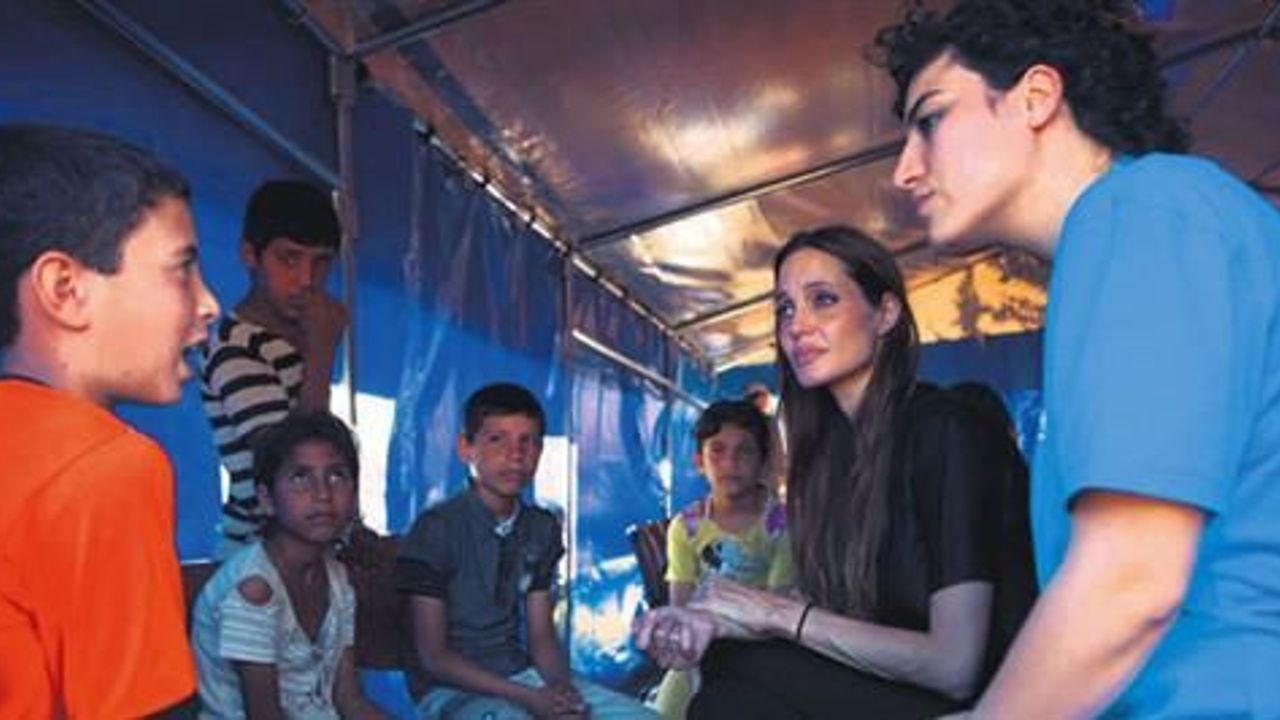 Angelina Jolie set to visit Syrian refugees in Turkey
