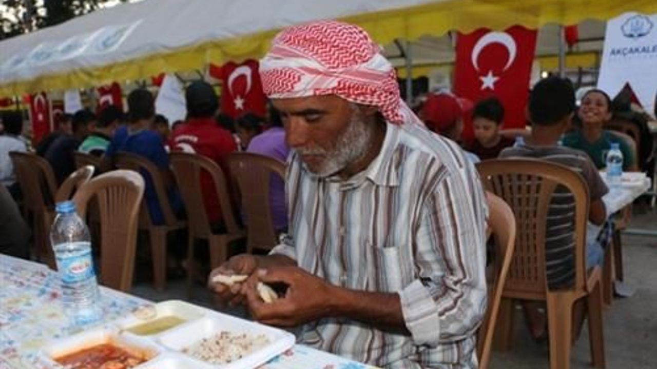 Bittersweet Ramadan joy of Syrians on Turkish border