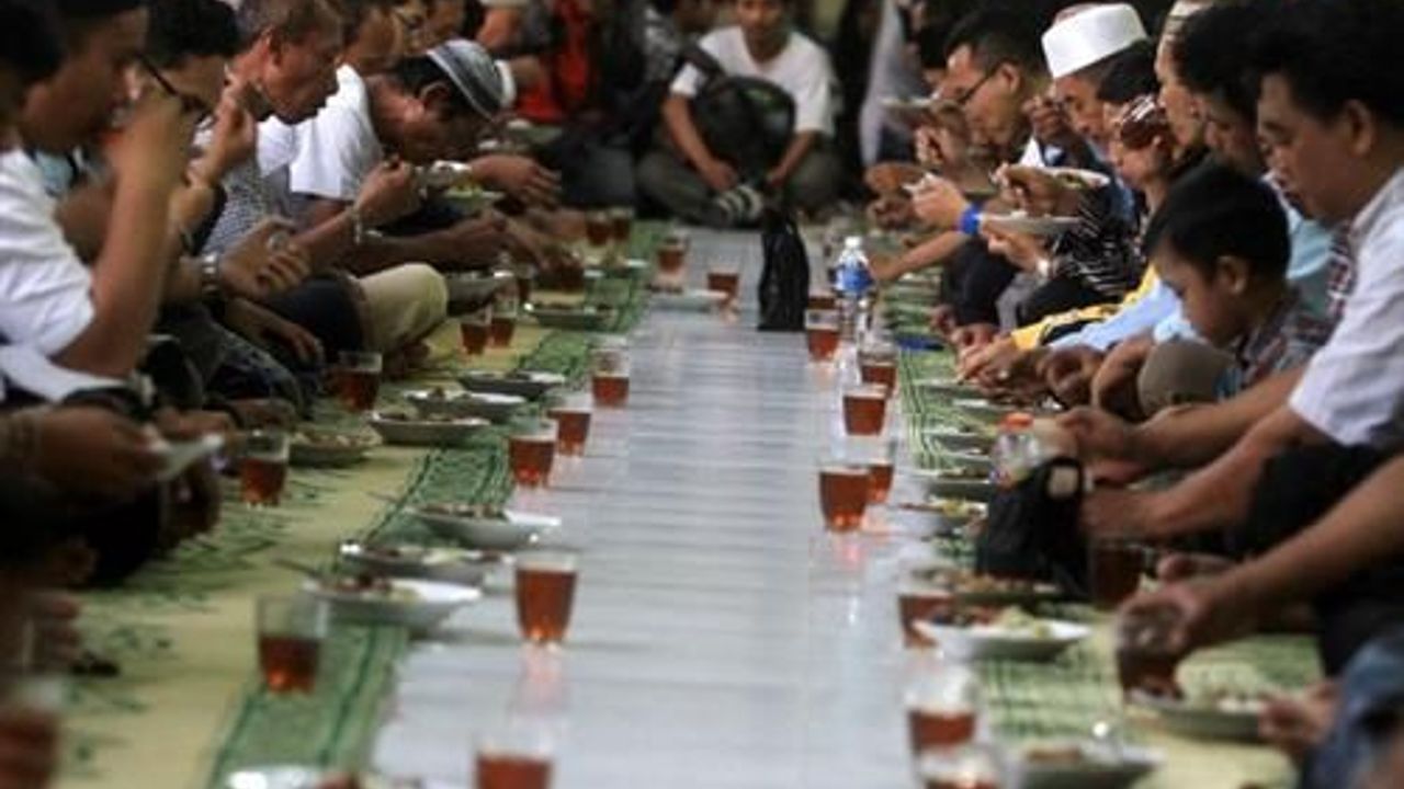 In Indonesia, breaking fast not just Muslim affair