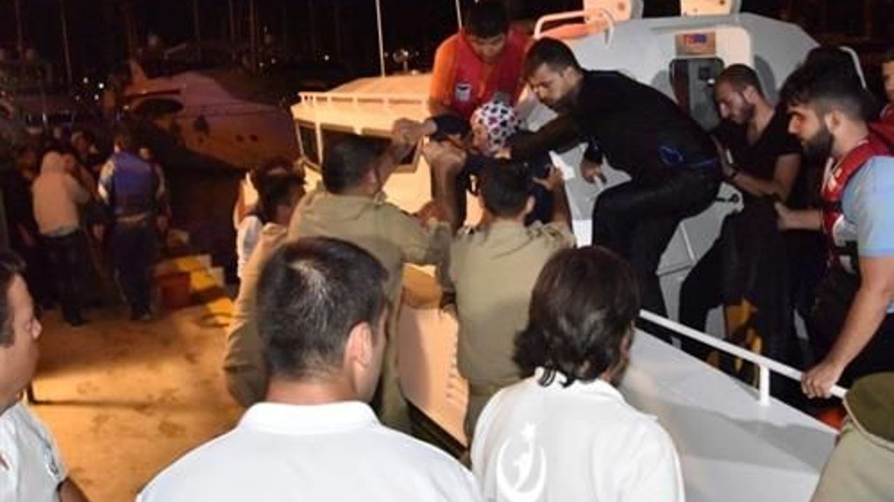 Boat carrying migrants sinks in Aegean Sea, 6 dead