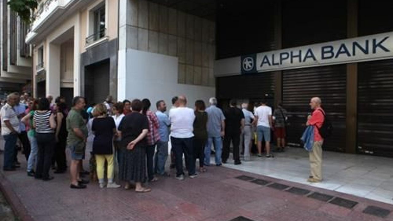 Greece: Banks, stock exchange shut until referendum