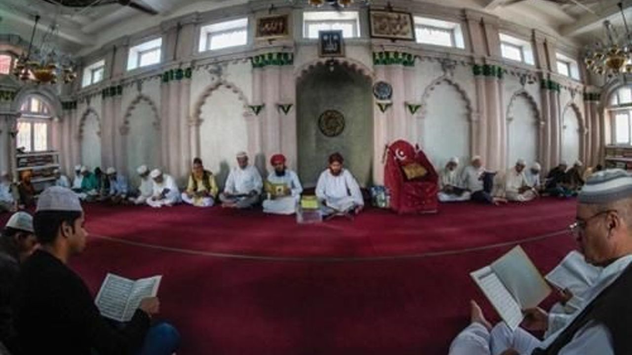 Nepals religious minorities battle for burial grounds