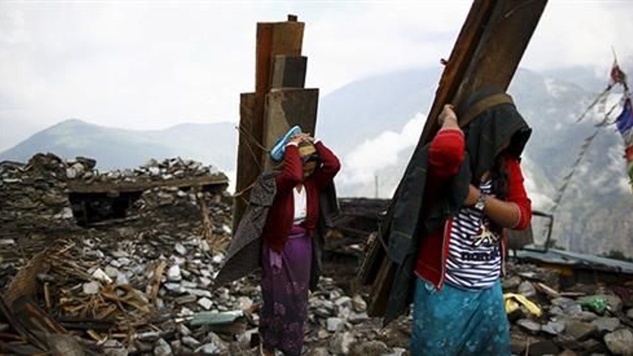 Nepal&#039;s struggle to raise quake reconstruction funds