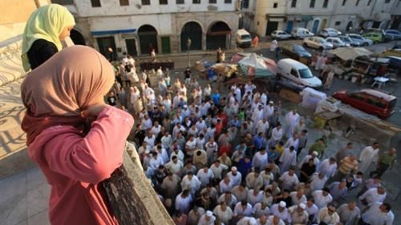 Arab Muslims pray for peace on Eid al-Fitr