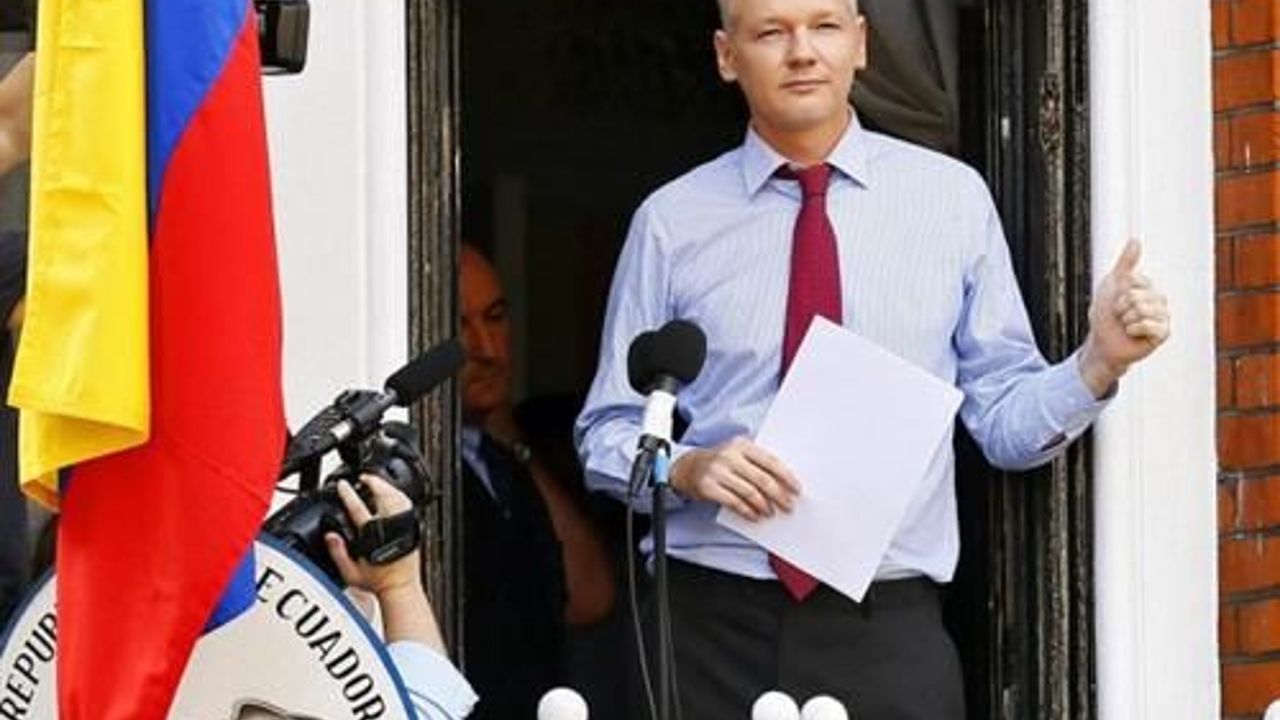 Assange ready to help Germany&#039;s NSA inquiry