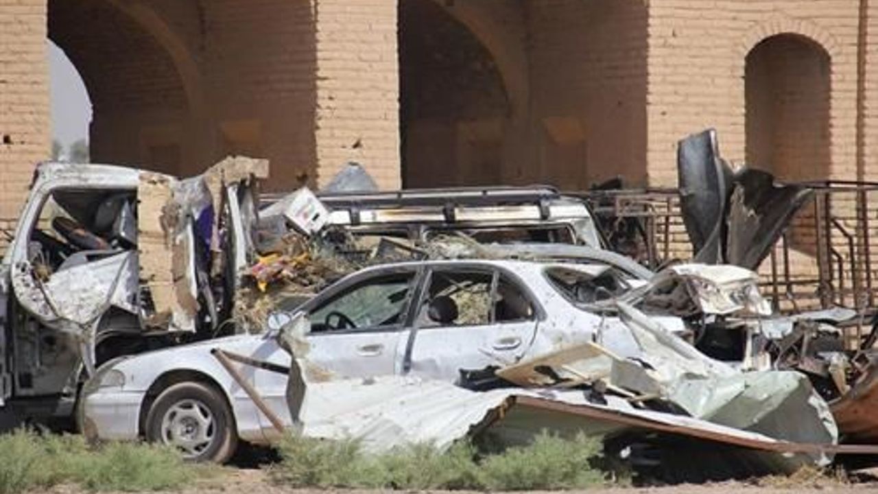 Car bomb attack kills at least 117 in Iraq