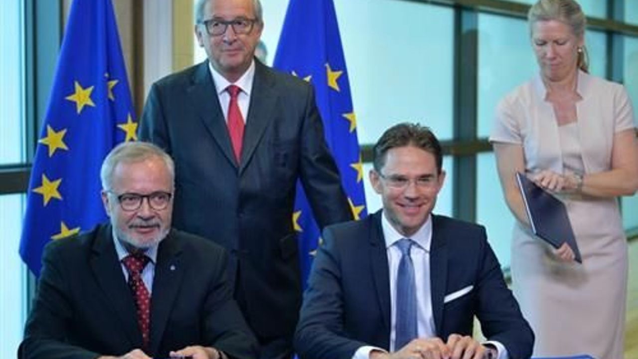 EU leaders sign 315 billion investment plan