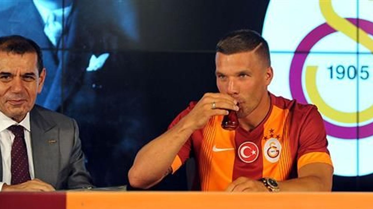 Galatasaray signs with former Arsenal forward Lukas Podolski