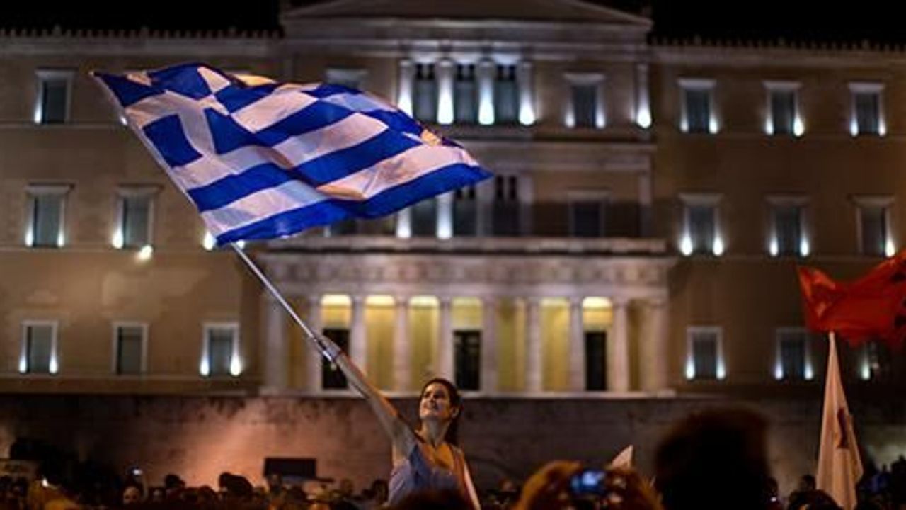 Stocks fall, euro holds after &#039;No&#039; vote in Greek referendum