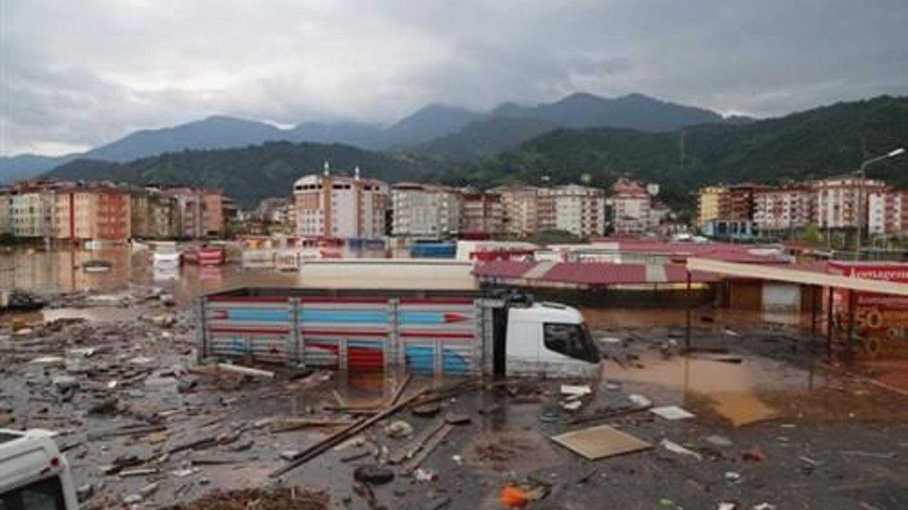 Flood, landslides &#039;kill 8 people&#039; in northeastern Turkey