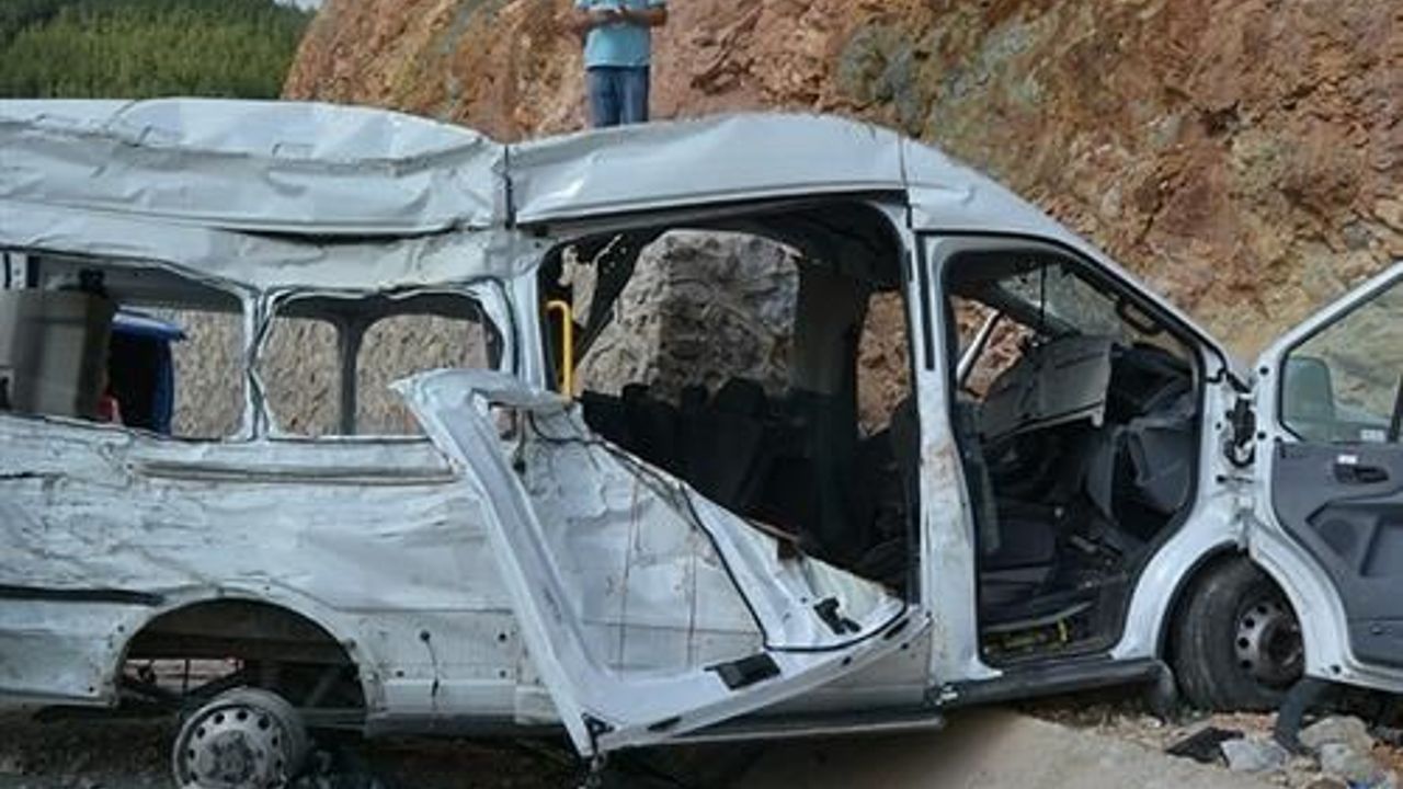Turkey: Death toll from minibus crash rises to 10
