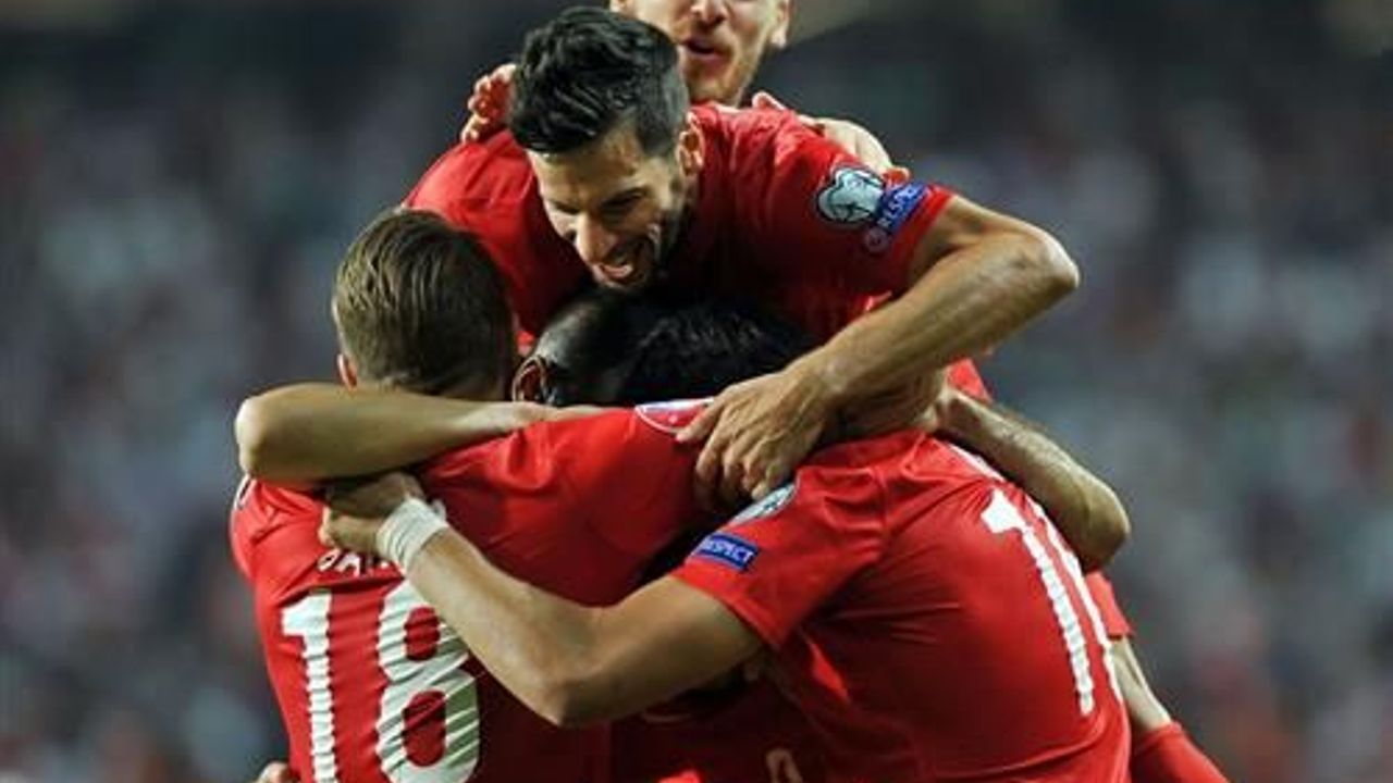 Turkey beats Netherlands 3-0 in Euro 2016 qualifier