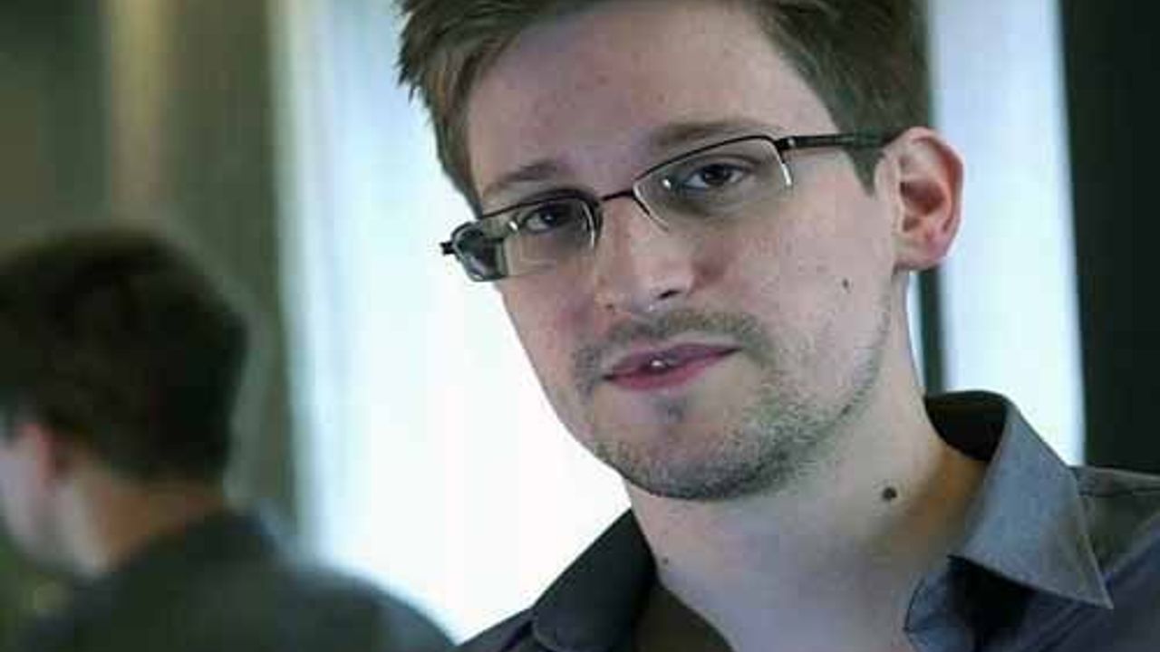 Edward Snowden slips out of Moscow airport for &amp;#039;secure&amp;#039; base