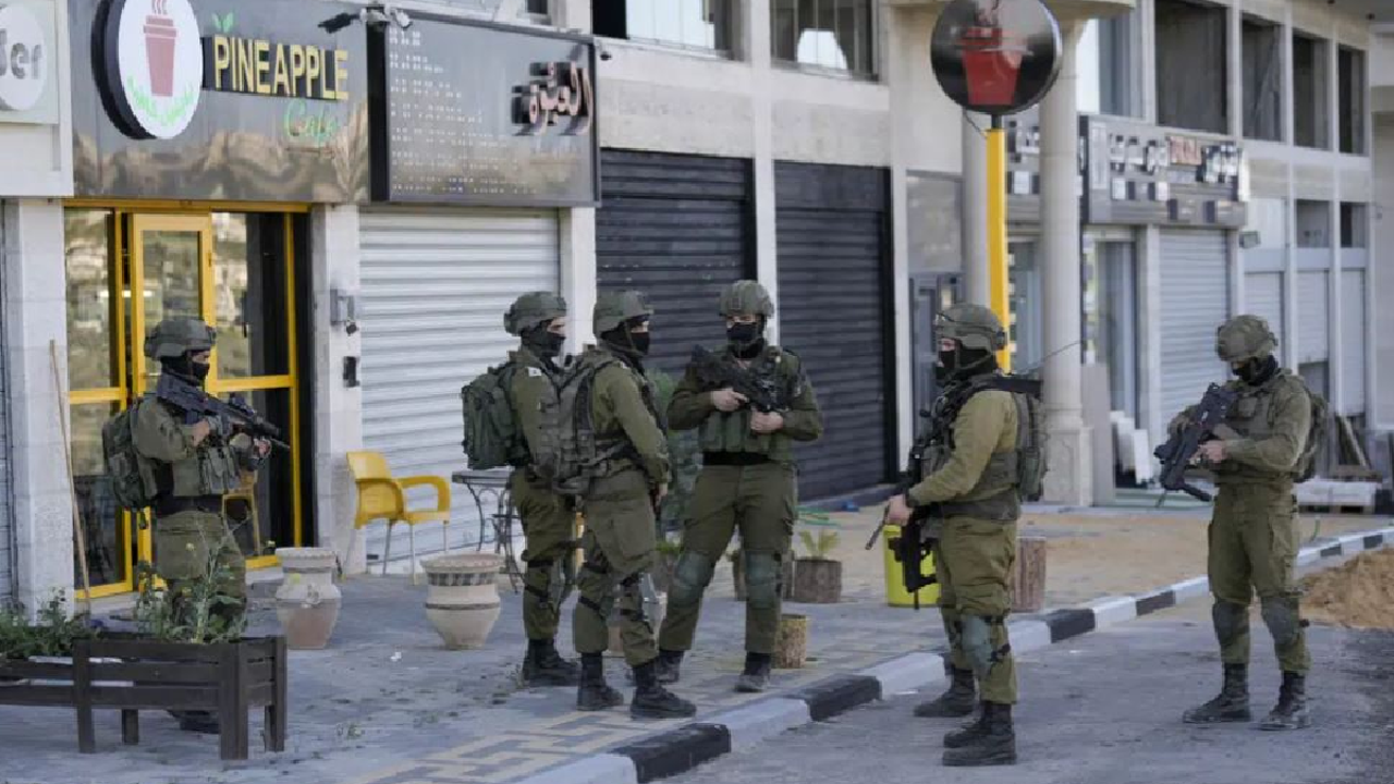 Israeli army kills 3 armed Palestinians
