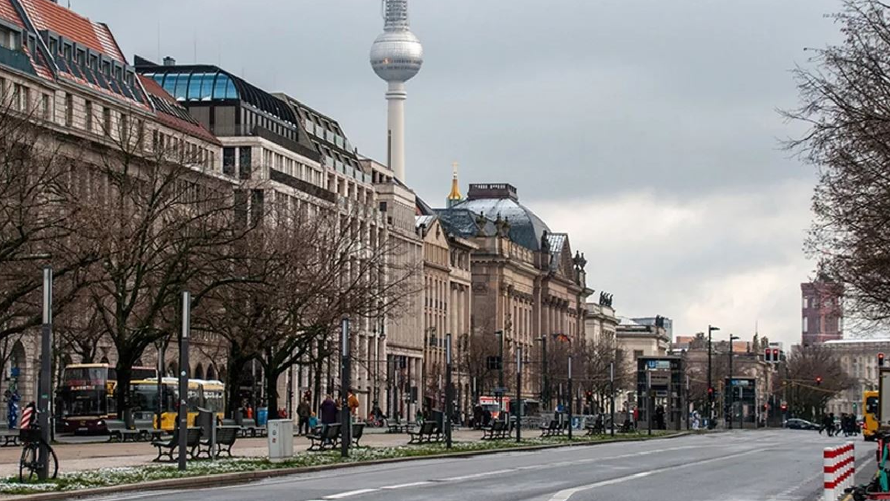 Headscarved teachers will be able to work in schools in Berlin