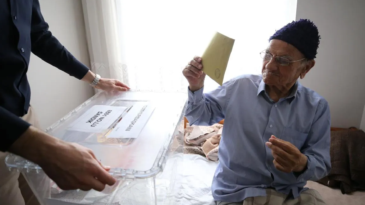 Runoff &#039;mobile ballot box&#039; for voters unable to go to vote