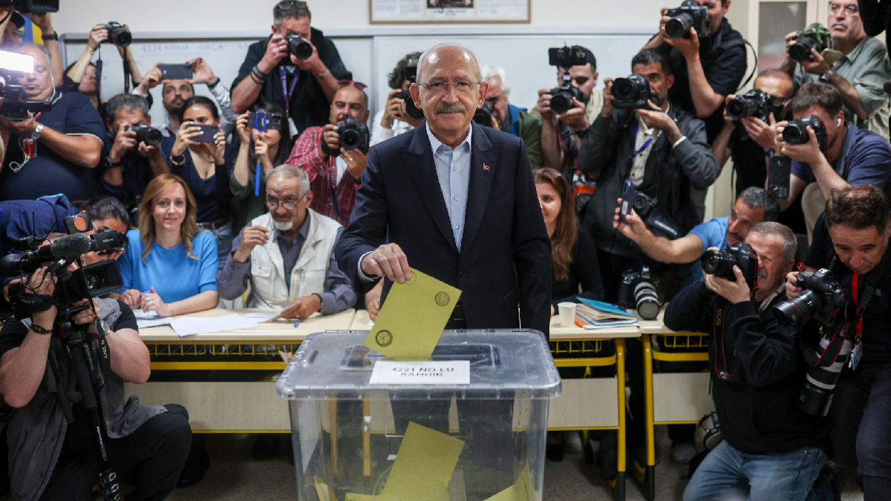 CHP leader Kilidaroglu says &#039;Let&#039;s protect the ballot boxes&#039; while casting his vote