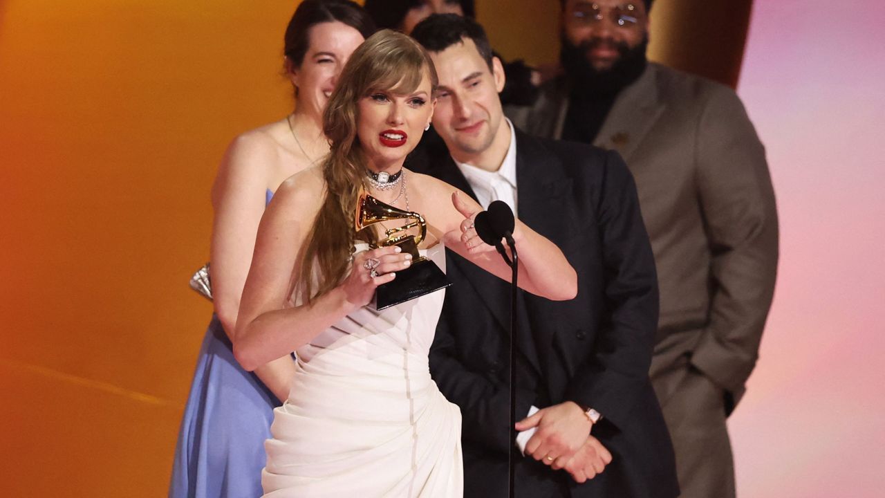 Female artists dominate 66th Grammys: Taylor Swift sets record