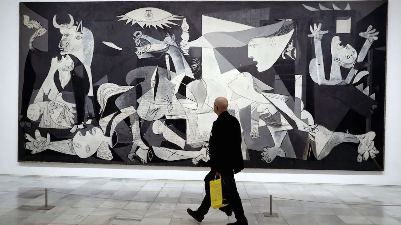 Palestinian protesters use Picasso&#039;s &#039;Guernica&#039; as symbol of solidarity to condemn Israel