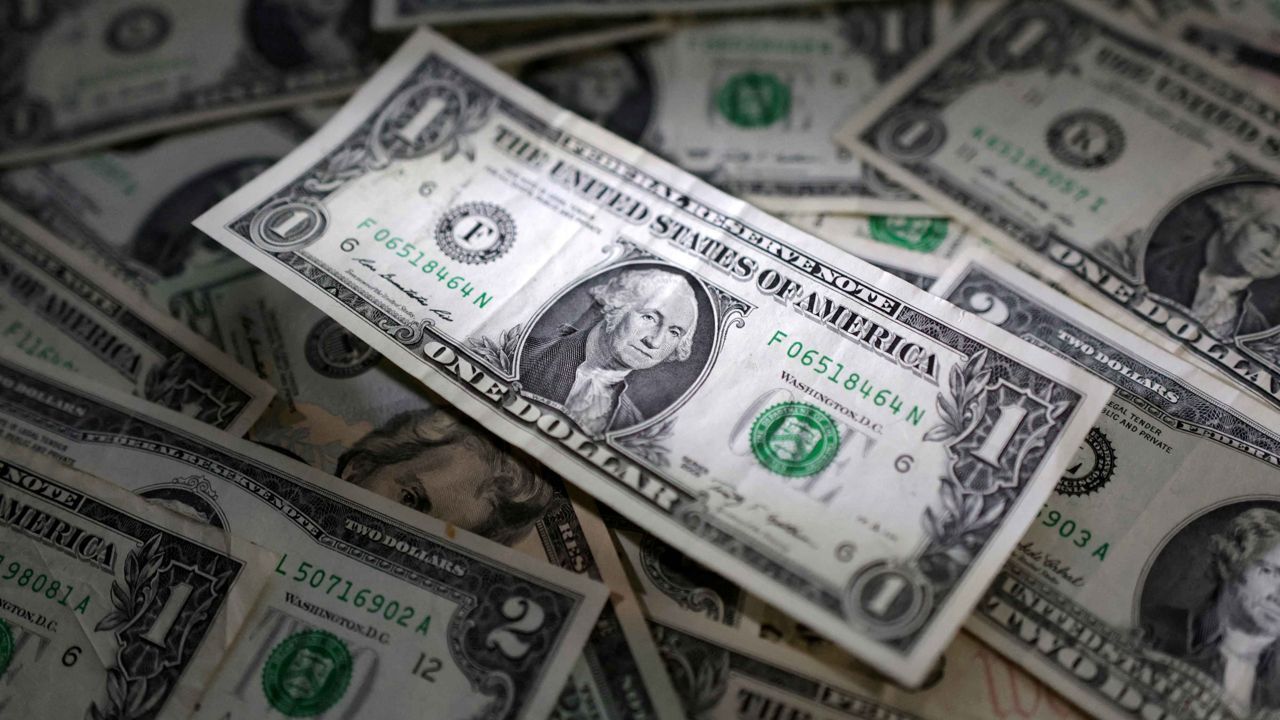 Dollar stable as US Fed eyes inflation
